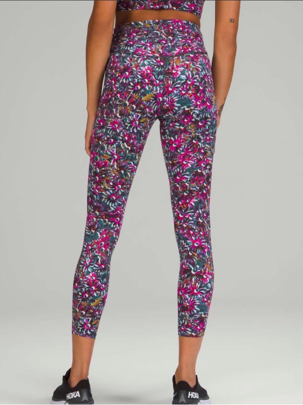 Lululemon Base Pace High-Rise Running Tight 25"
Floral Electric Multi